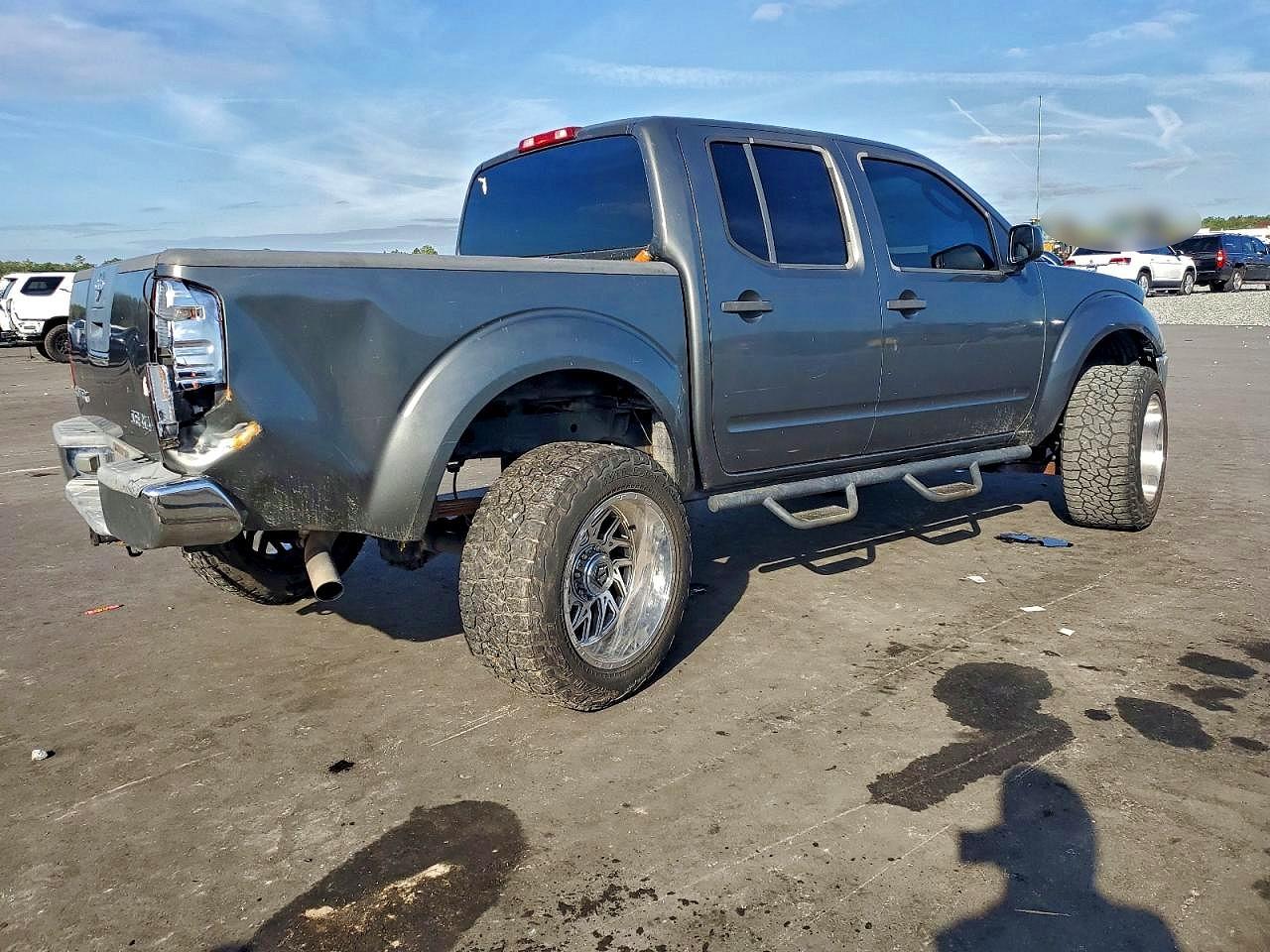 2005 NISSAN FRONTIER CREW CAB LE photo 3