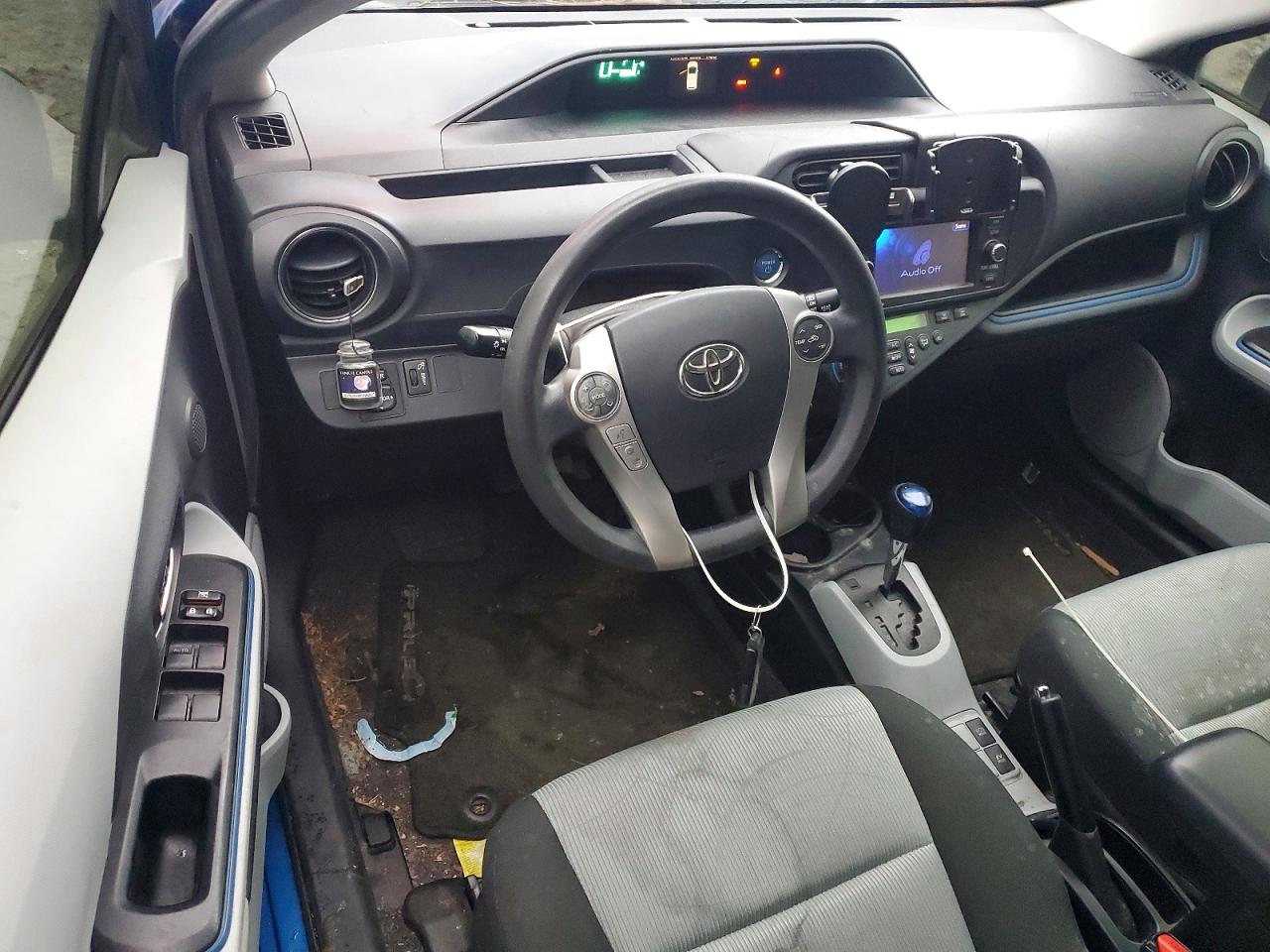 2013 TOYOTA PRIUS C photo 8