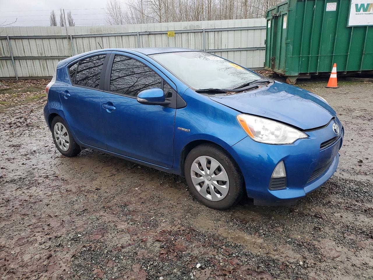 2013 TOYOTA PRIUS C photo 4