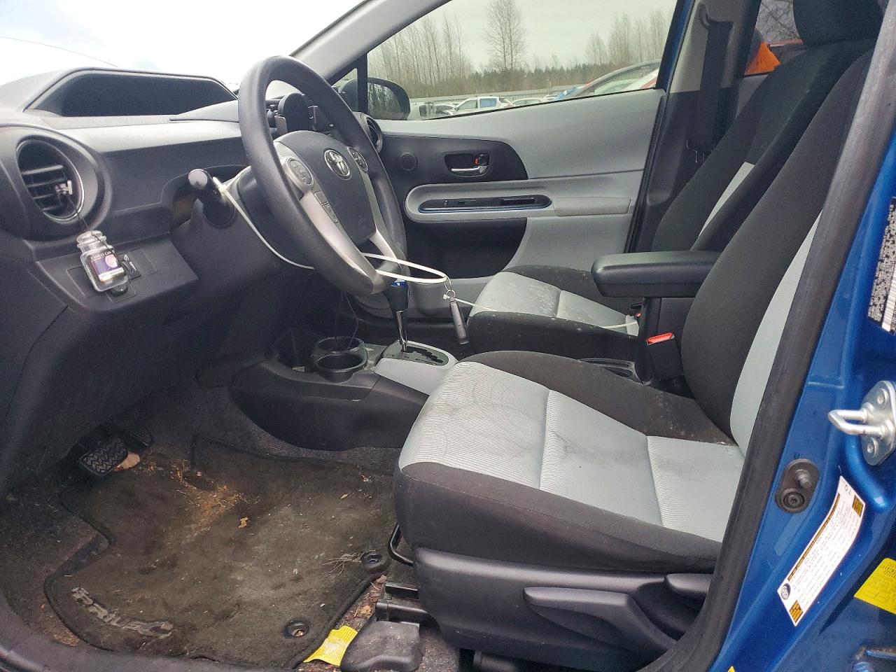 2013 TOYOTA PRIUS C photo 7