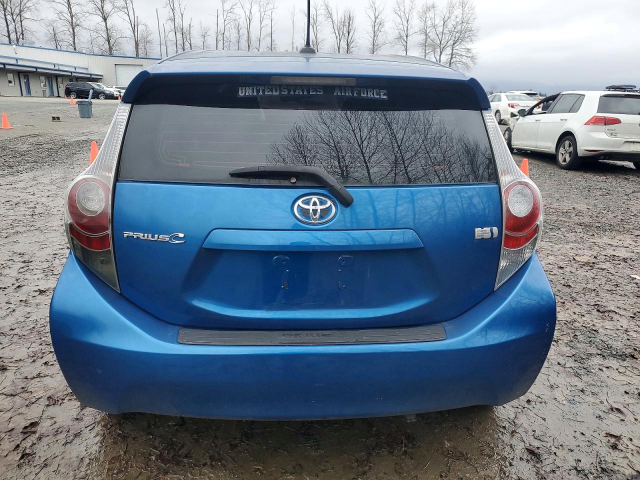 2013 TOYOTA PRIUS C photo 6