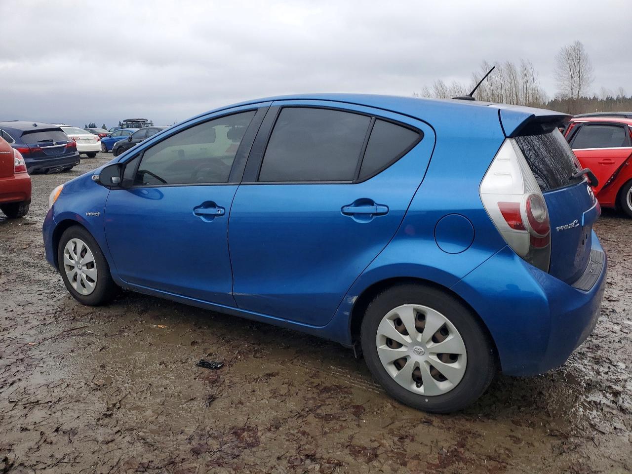 2013 TOYOTA PRIUS C photo 2