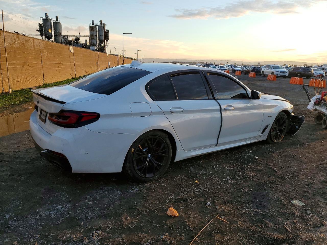 2023 BMW 530E photo 3