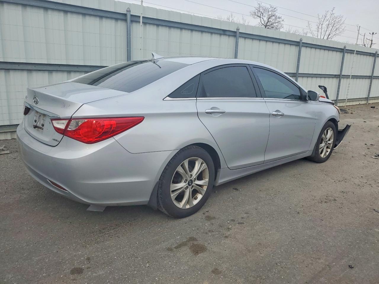 2011 HYUNDAI SONATA SE photo 3