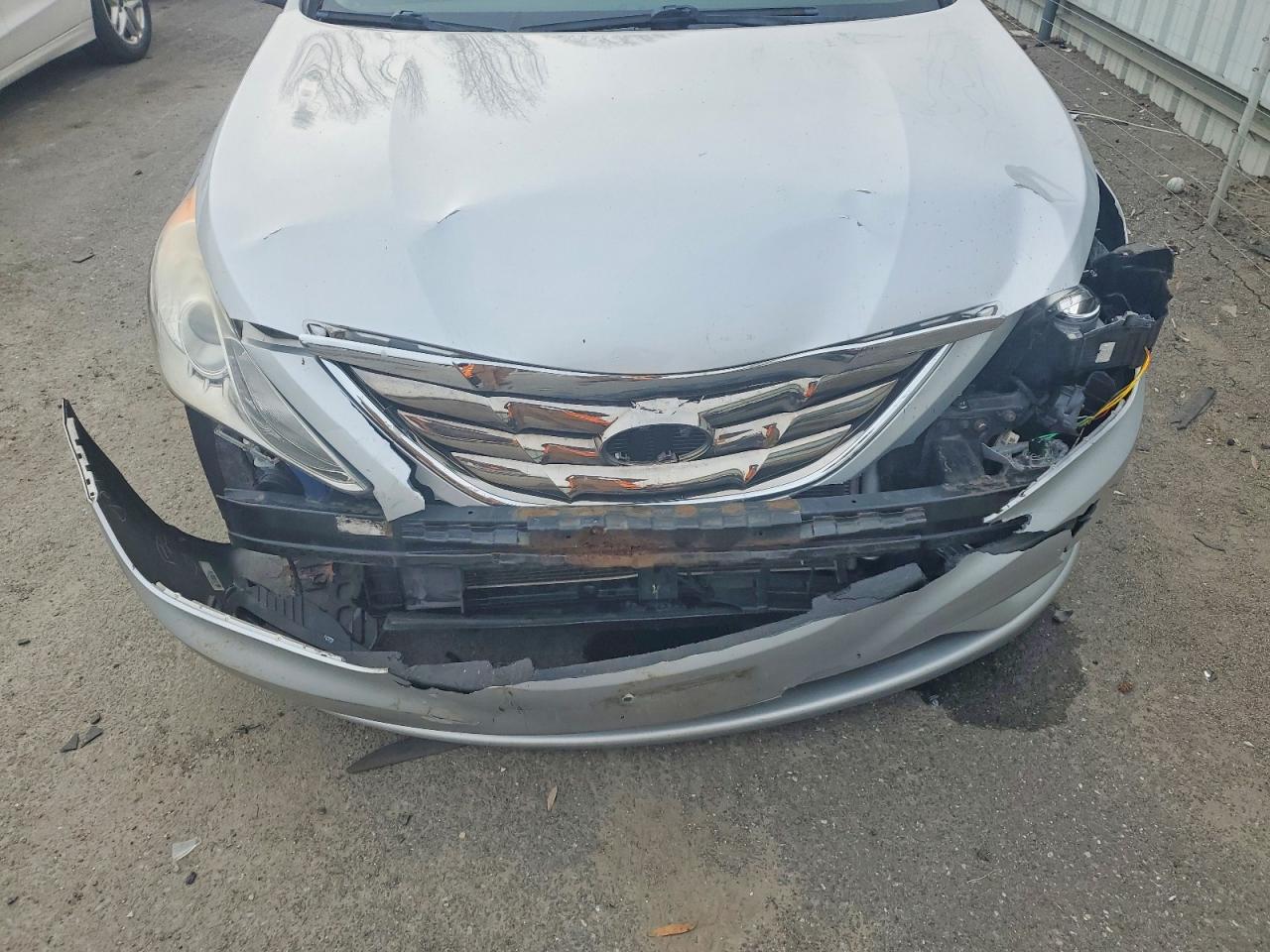 2011 HYUNDAI SONATA SE photo 11