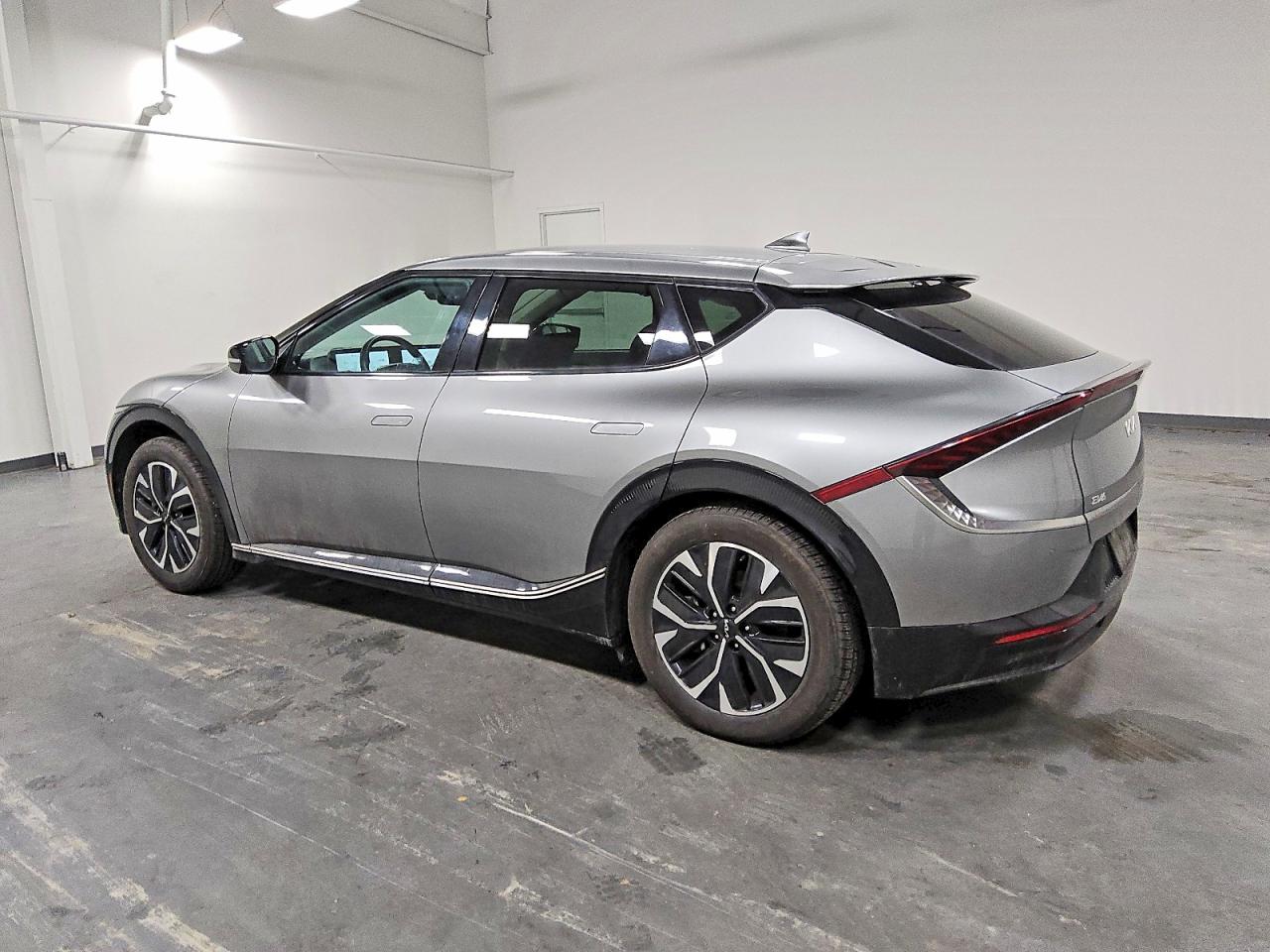 2023 KIA EV6 LIGHT photo 2