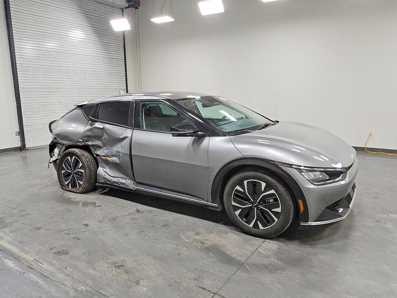 2023 KIA EV6 LIGHT photo 4