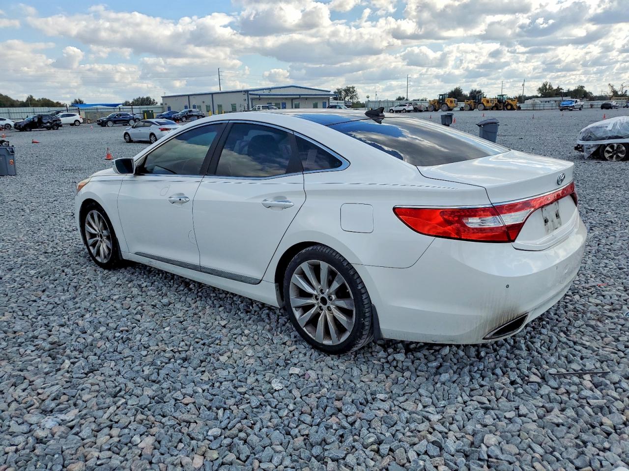 2013 HYUNDAI AZERA GLS photo 2