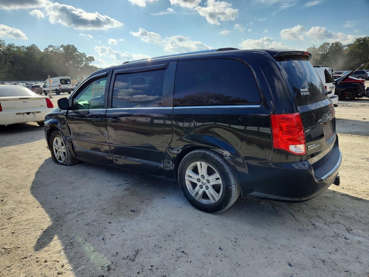 2013 DODGE GRAND CARAVAN CREW photo 2