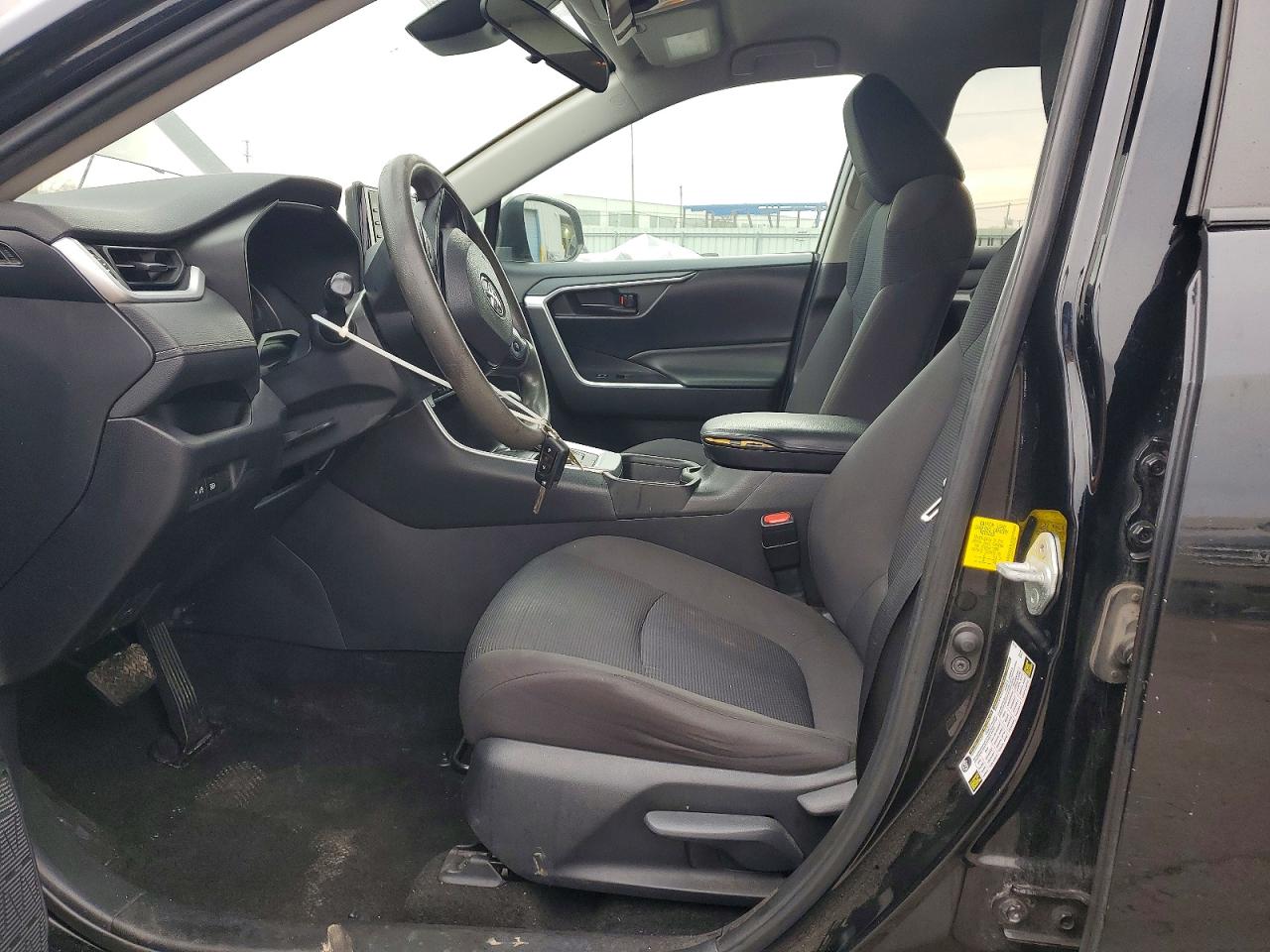 2019 TOYOTA RAV4 LE photo 7