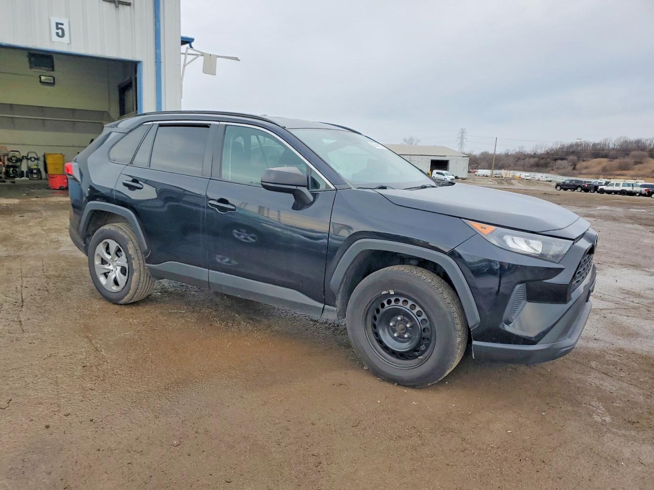 2019 TOYOTA RAV4 LE photo 4