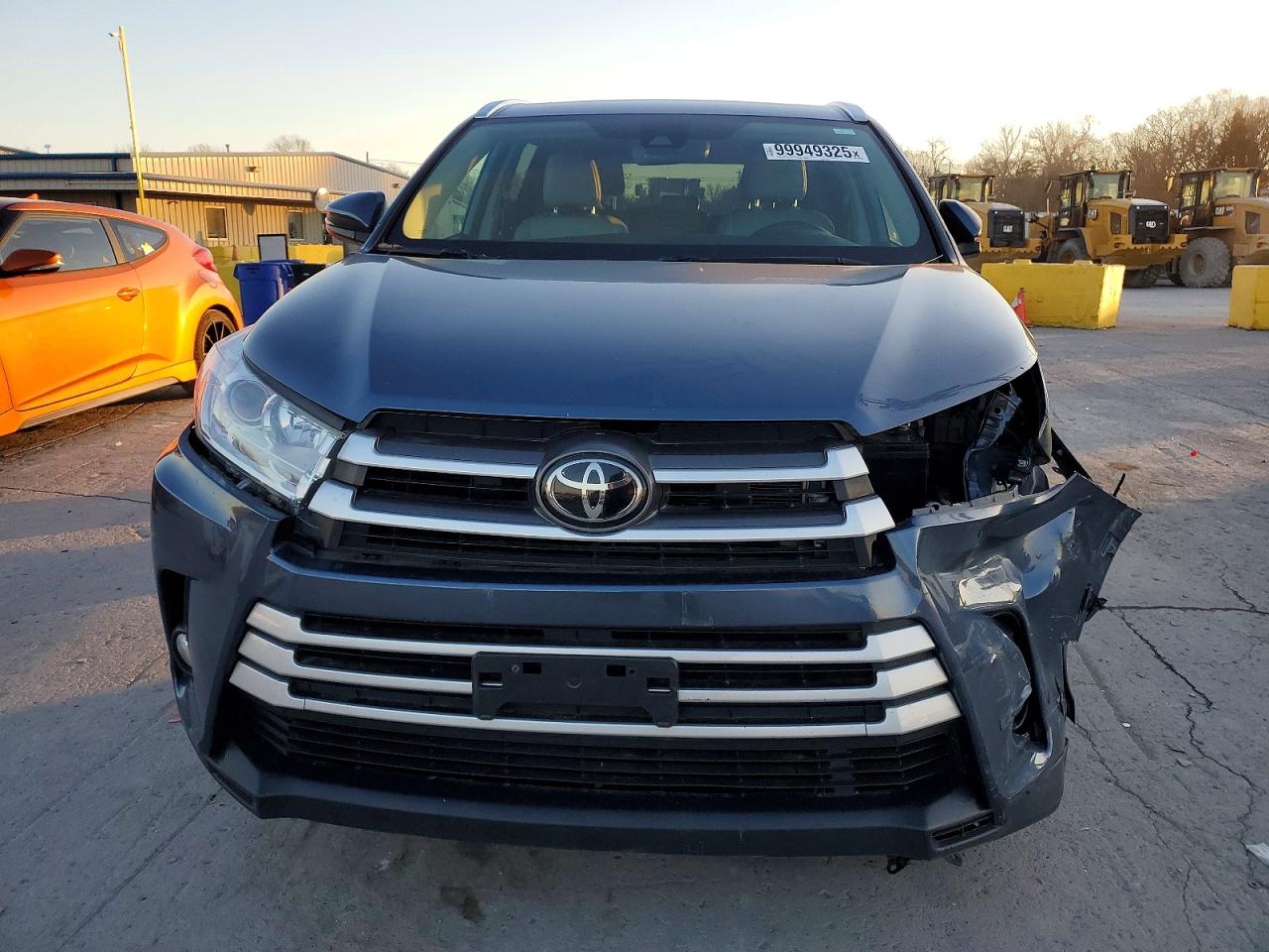 2018 TOYOTA HIGHLANDER XLE photo 5