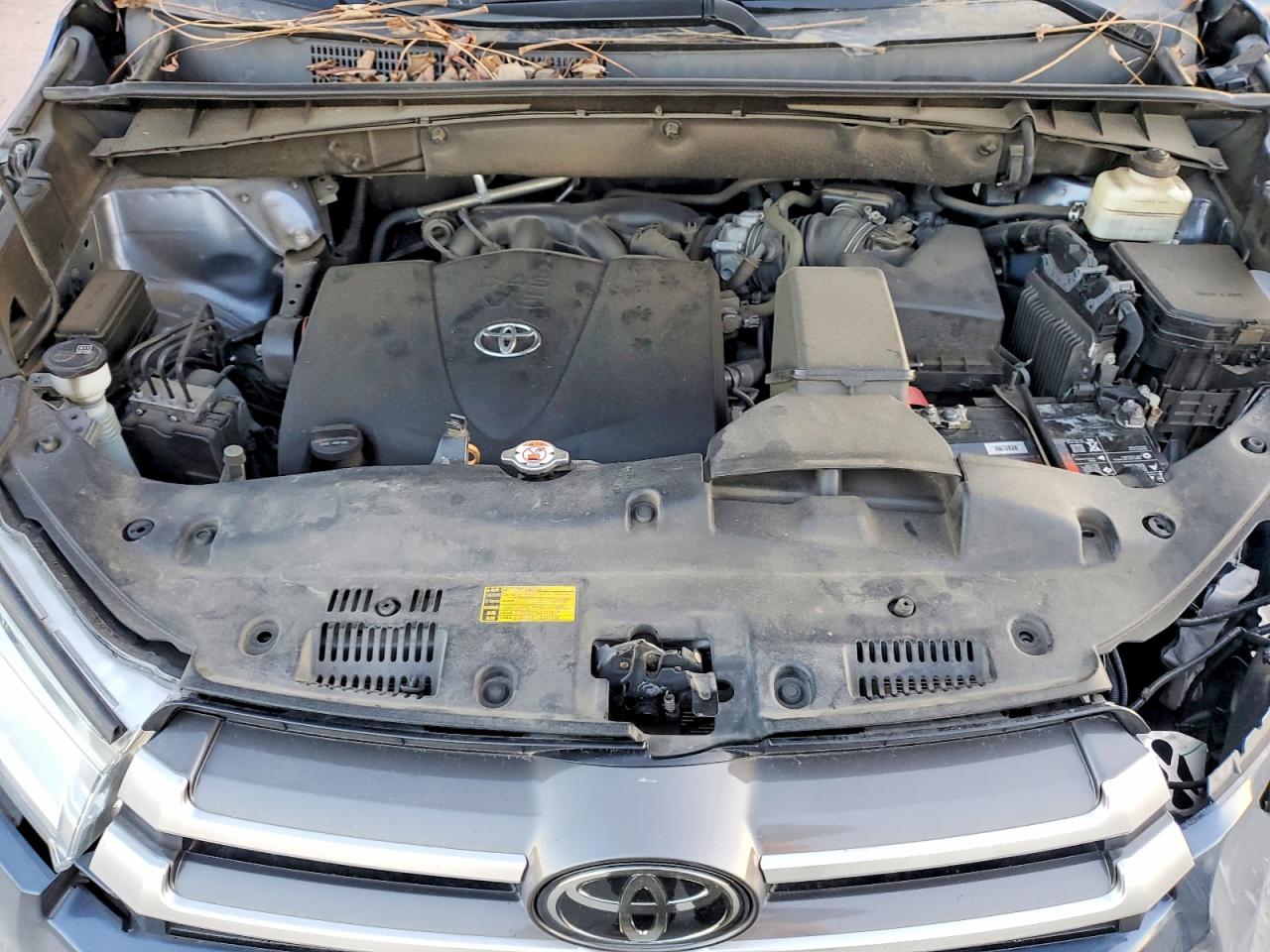 2018 TOYOTA HIGHLANDER XLE photo 11