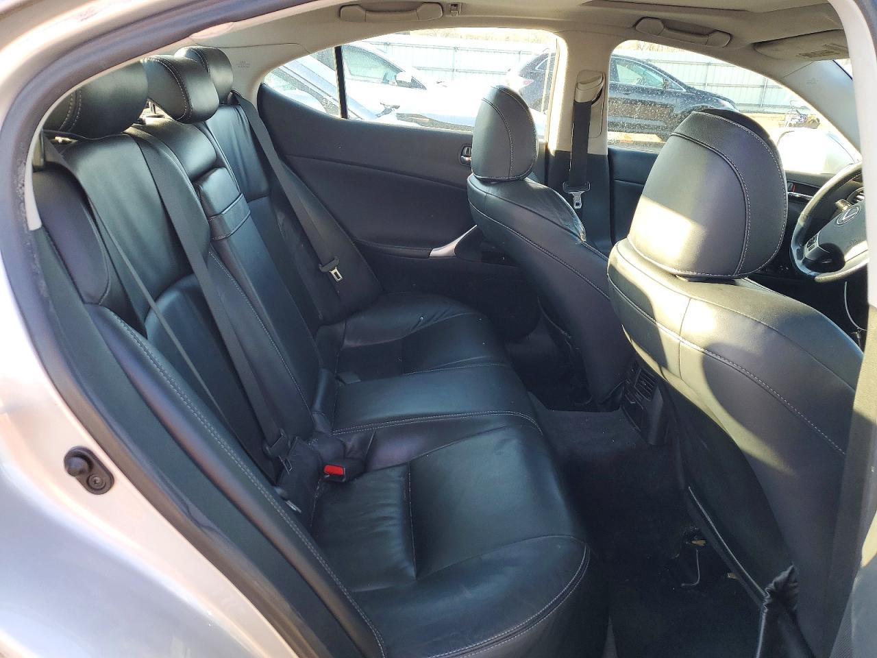 2011 LEXUS IS 250 photo 10