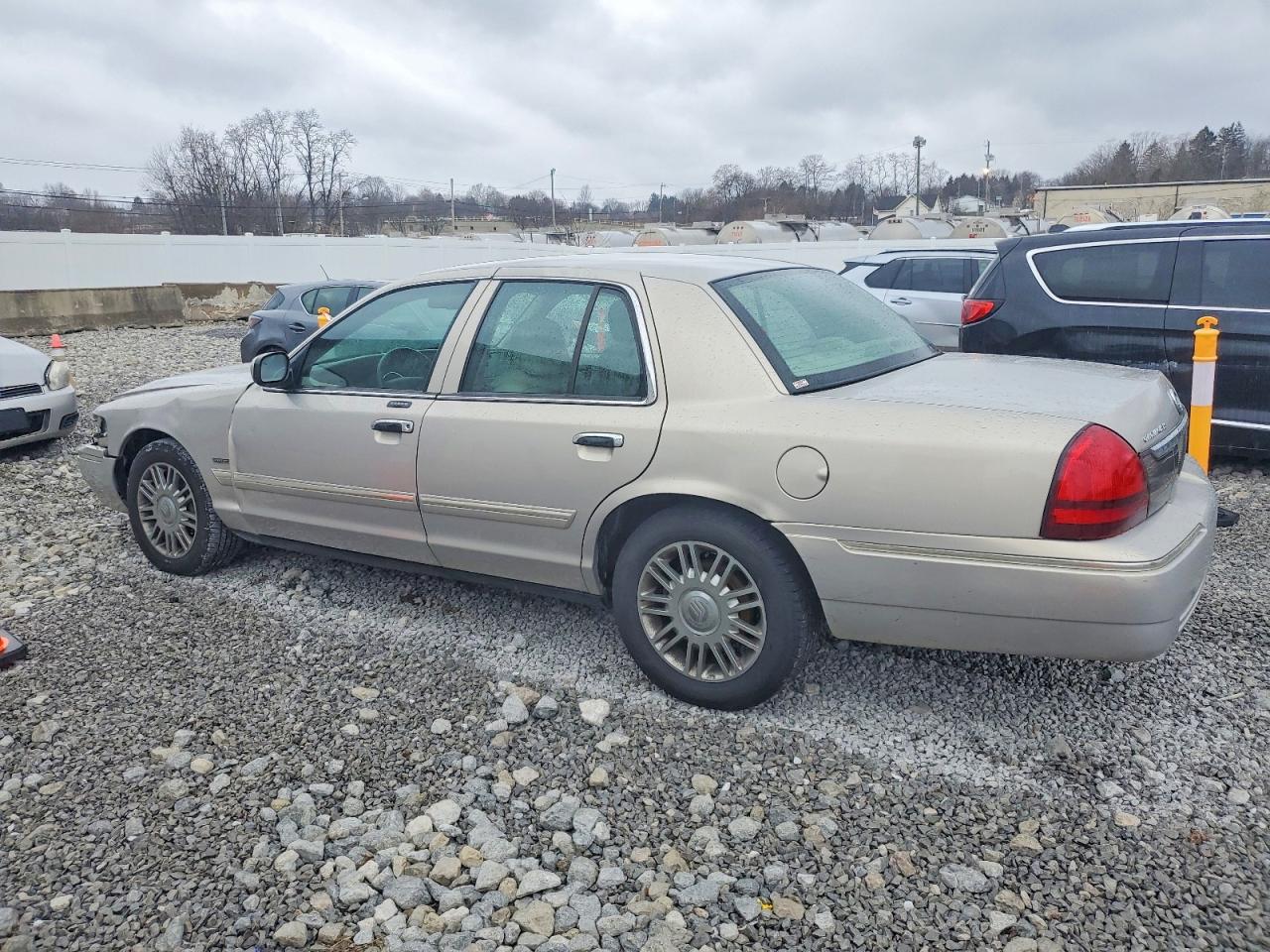 2009 MERCURY GRAND MARQUIS LS photo 2