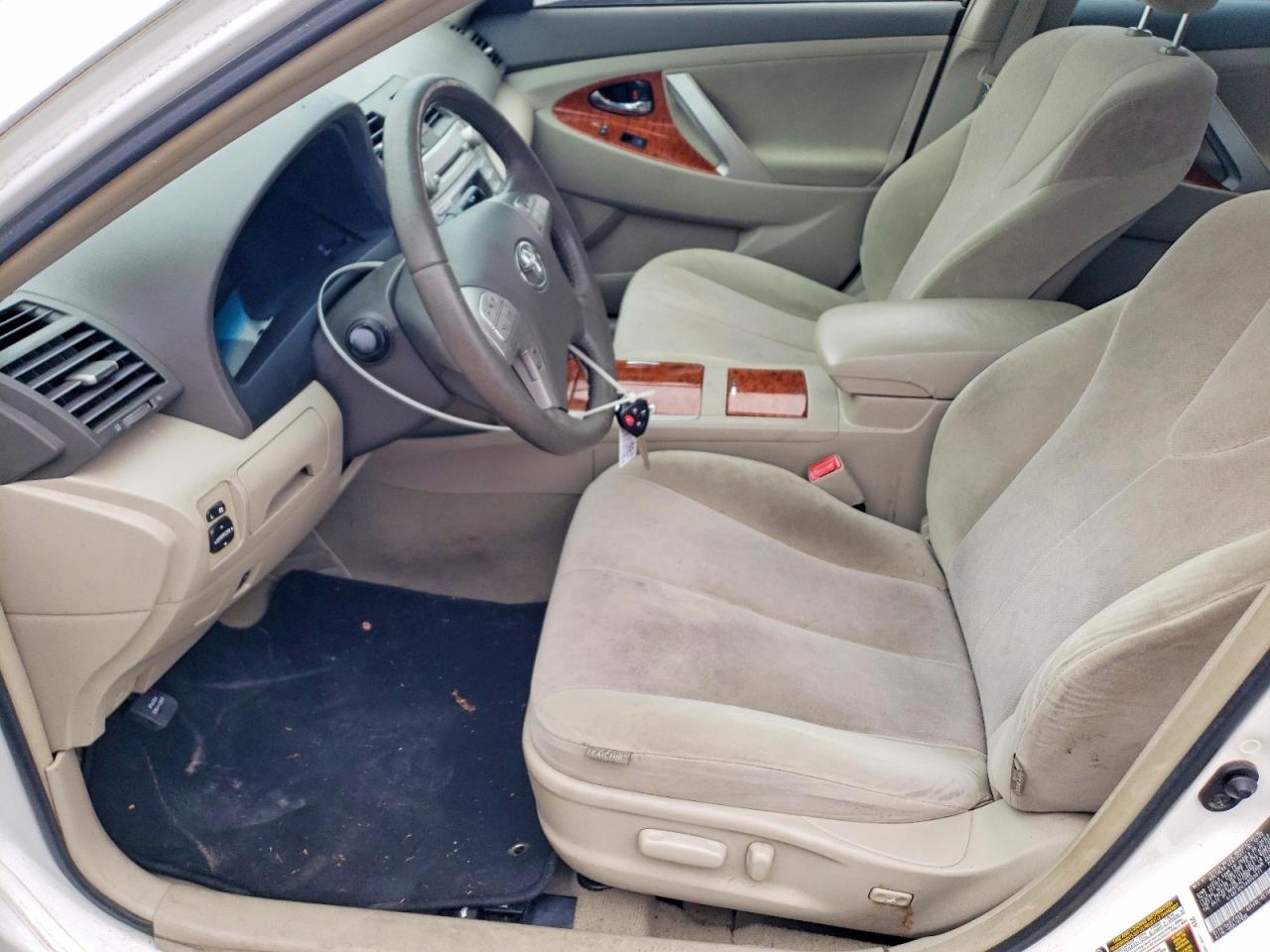 2010 TOYOTA CAMRY BASE photo 7