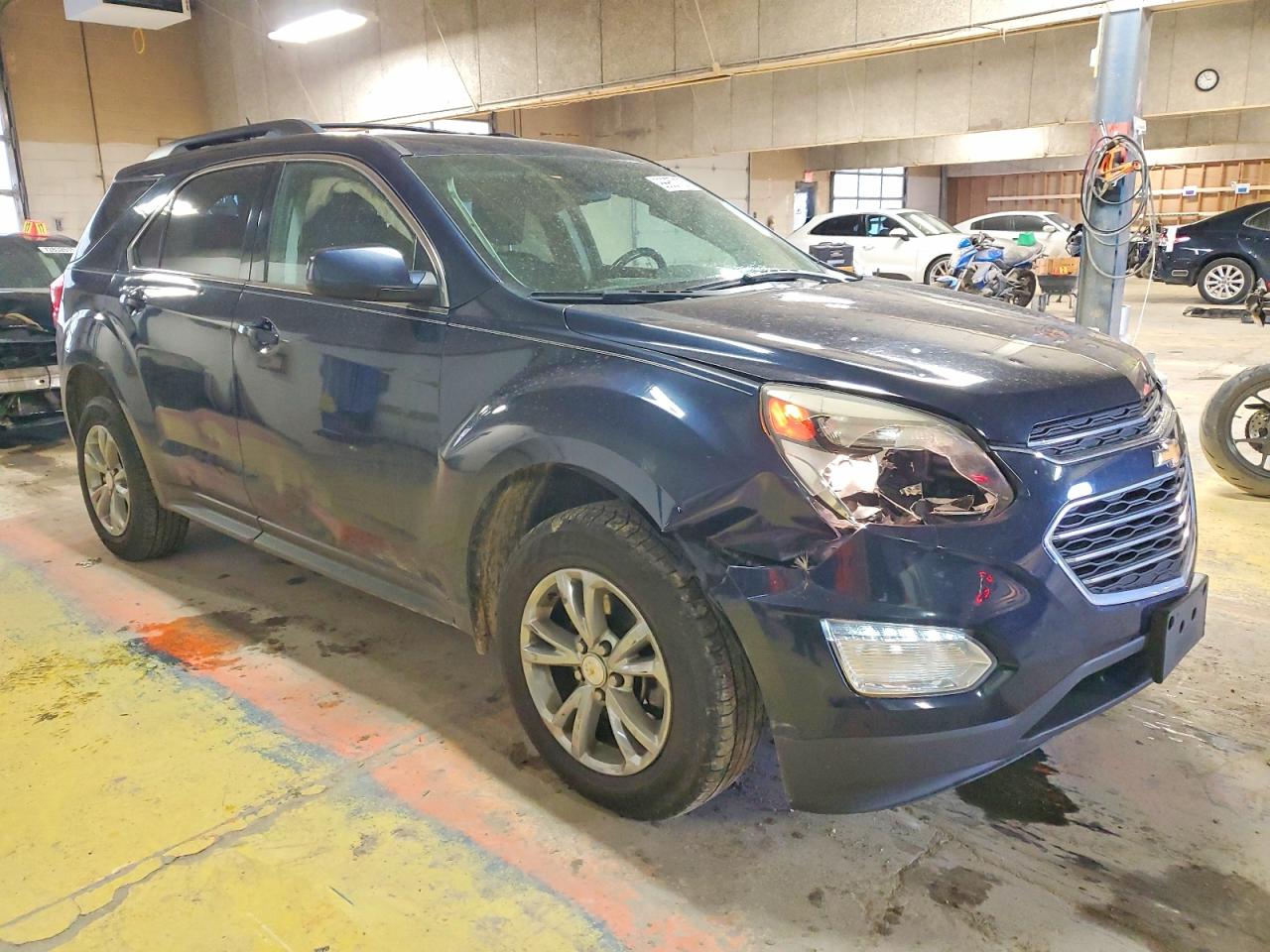 2017 CHEVROLET EQUINOX LT photo 4