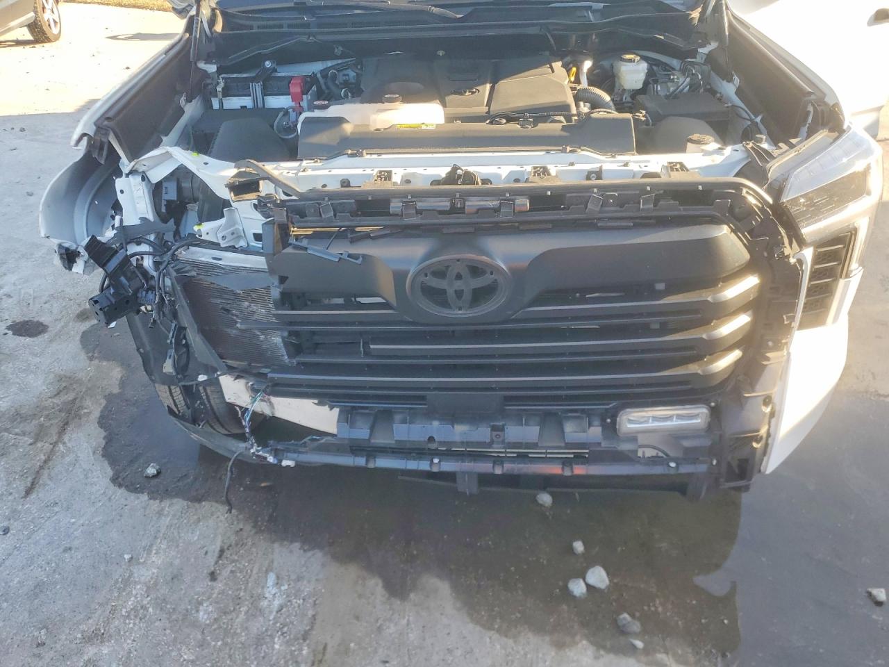 2024 TOYOTA TUNDRA CREWMAX SR photo 11
