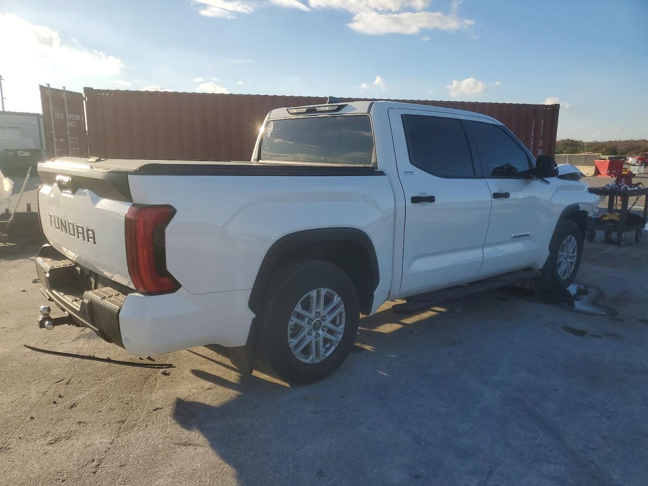 2024 TOYOTA TUNDRA CREWMAX SR photo 3