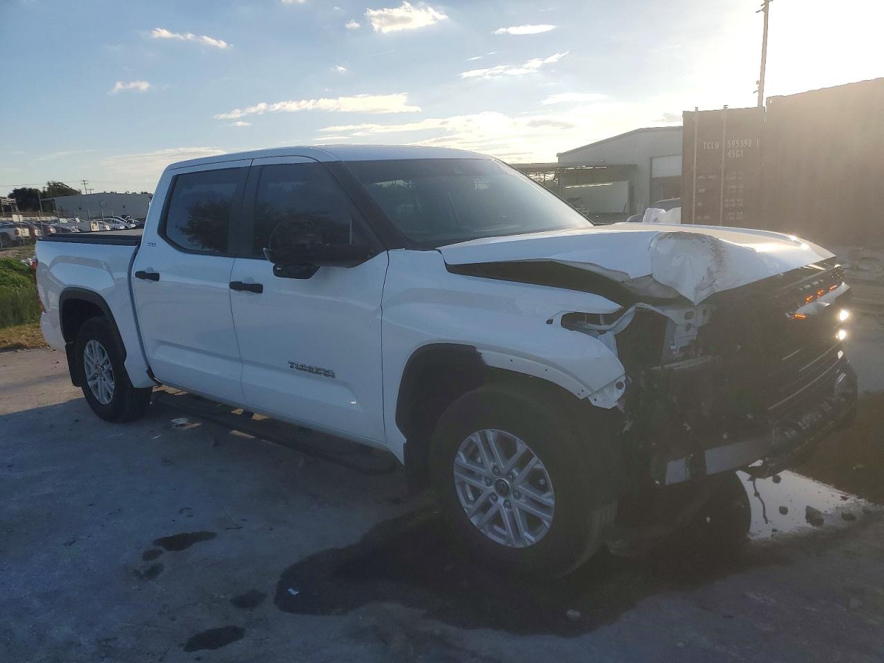 2024 TOYOTA TUNDRA CREWMAX SR photo 4