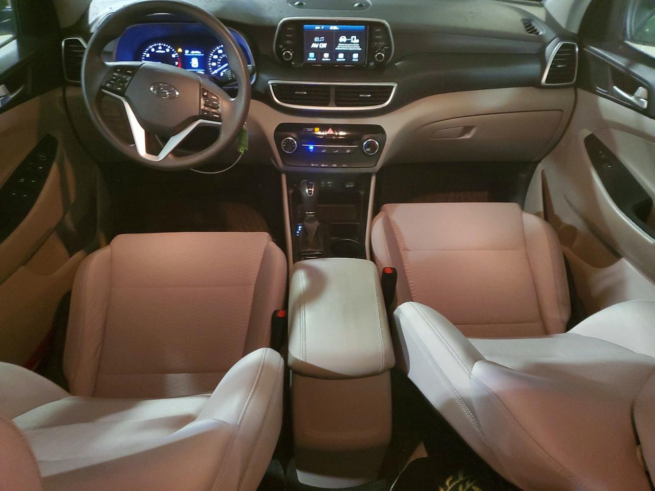 2020 HYUNDAI TUCSON SE photo 8
