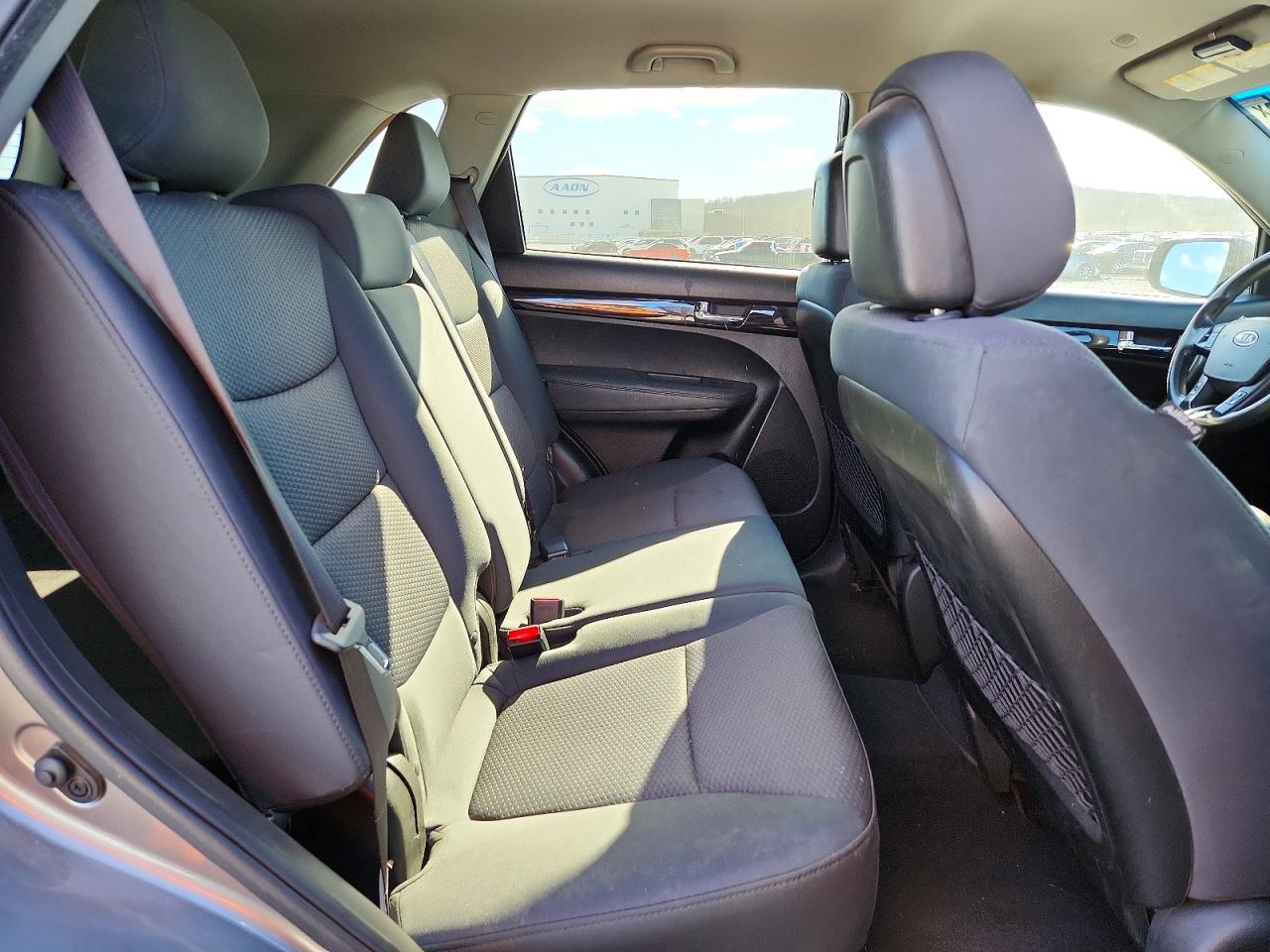 2013 KIA SORENTO LX photo 11