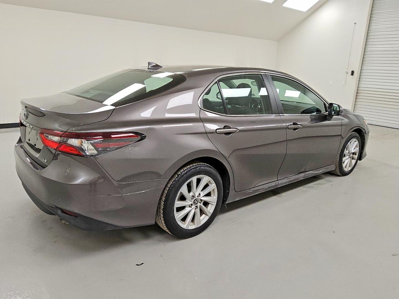2023 TOYOTA CAMRY LE photo 3
