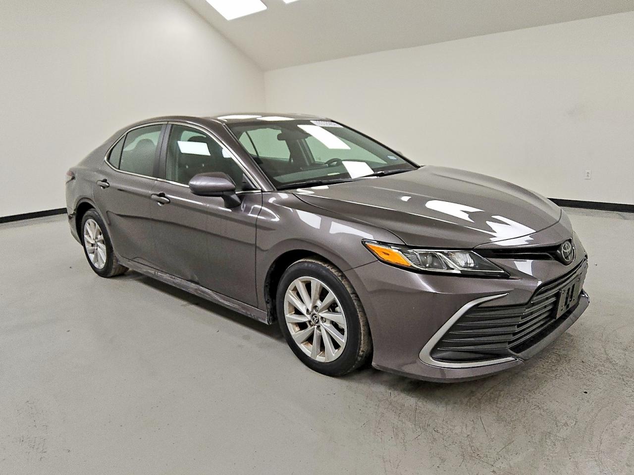 2023 TOYOTA CAMRY LE photo 4