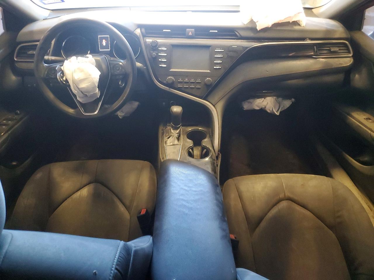 2019 TOYOTA CAMRY L photo 8