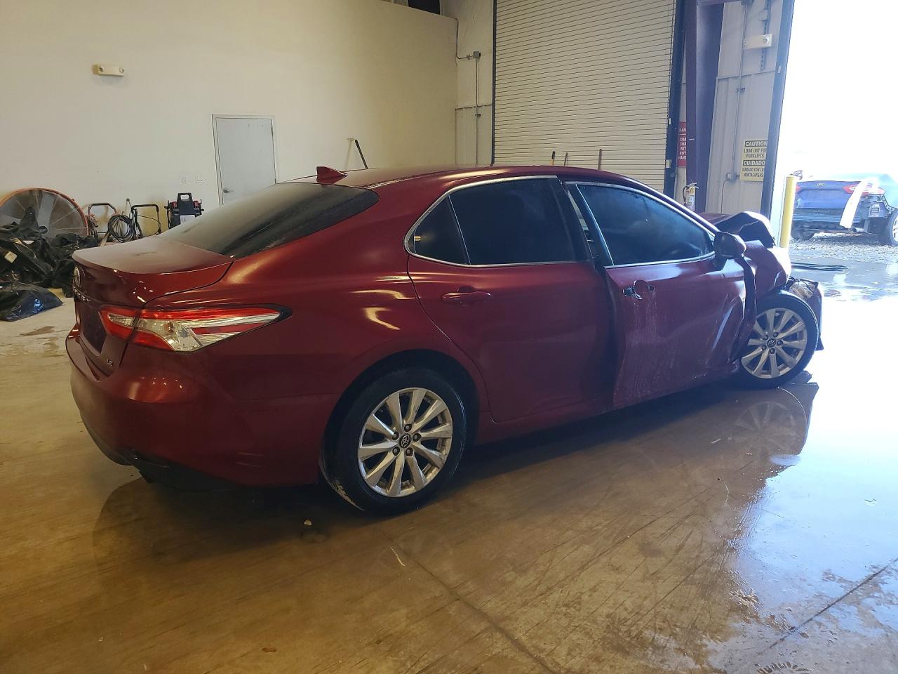 2019 TOYOTA CAMRY L photo 3
