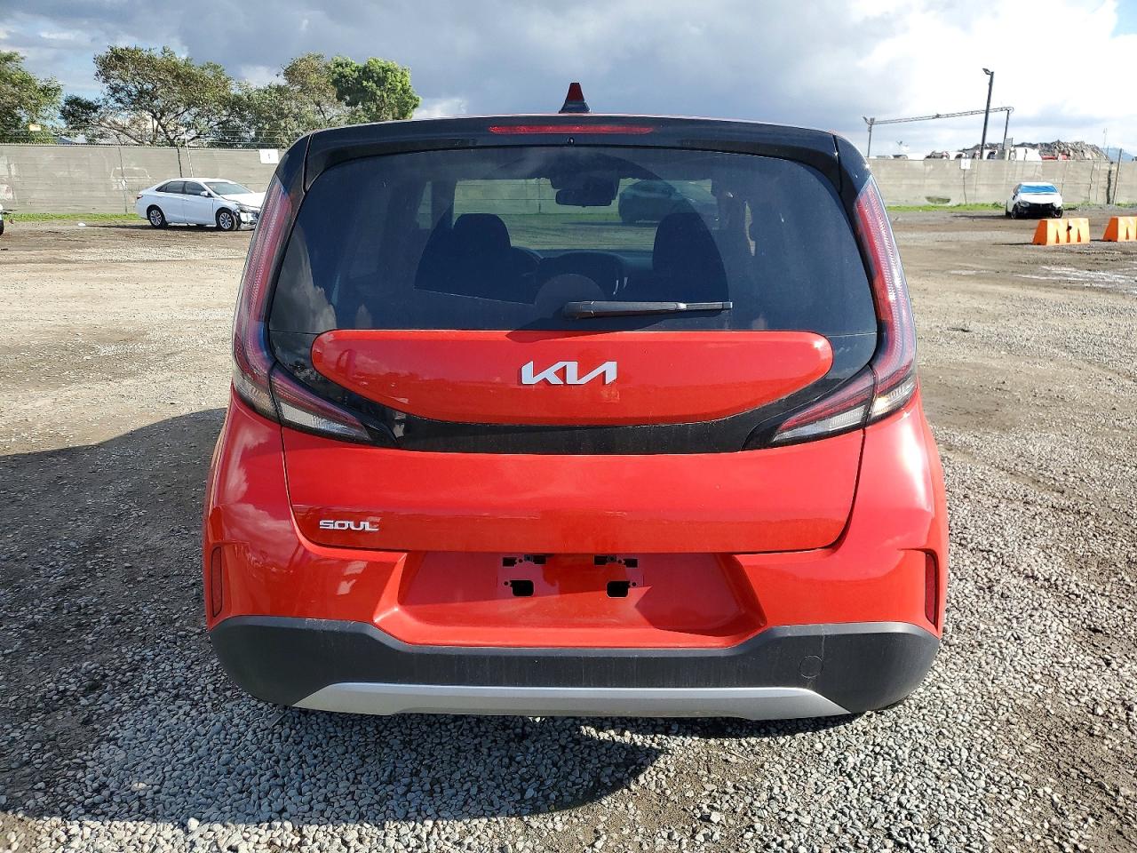 2025 KIA SOUL LX photo 6