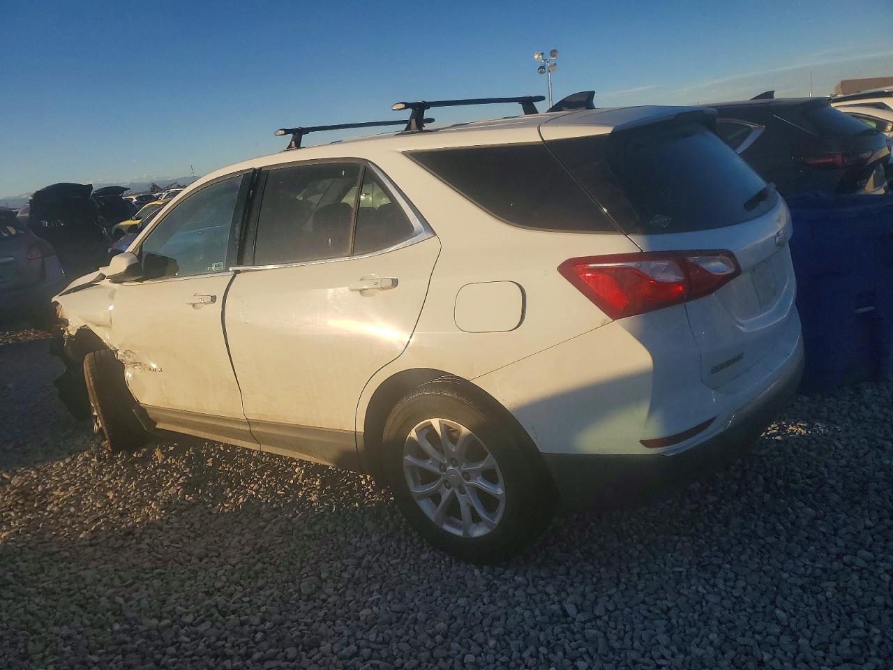 2018 CHEVROLET EQUINOX LT photo 2