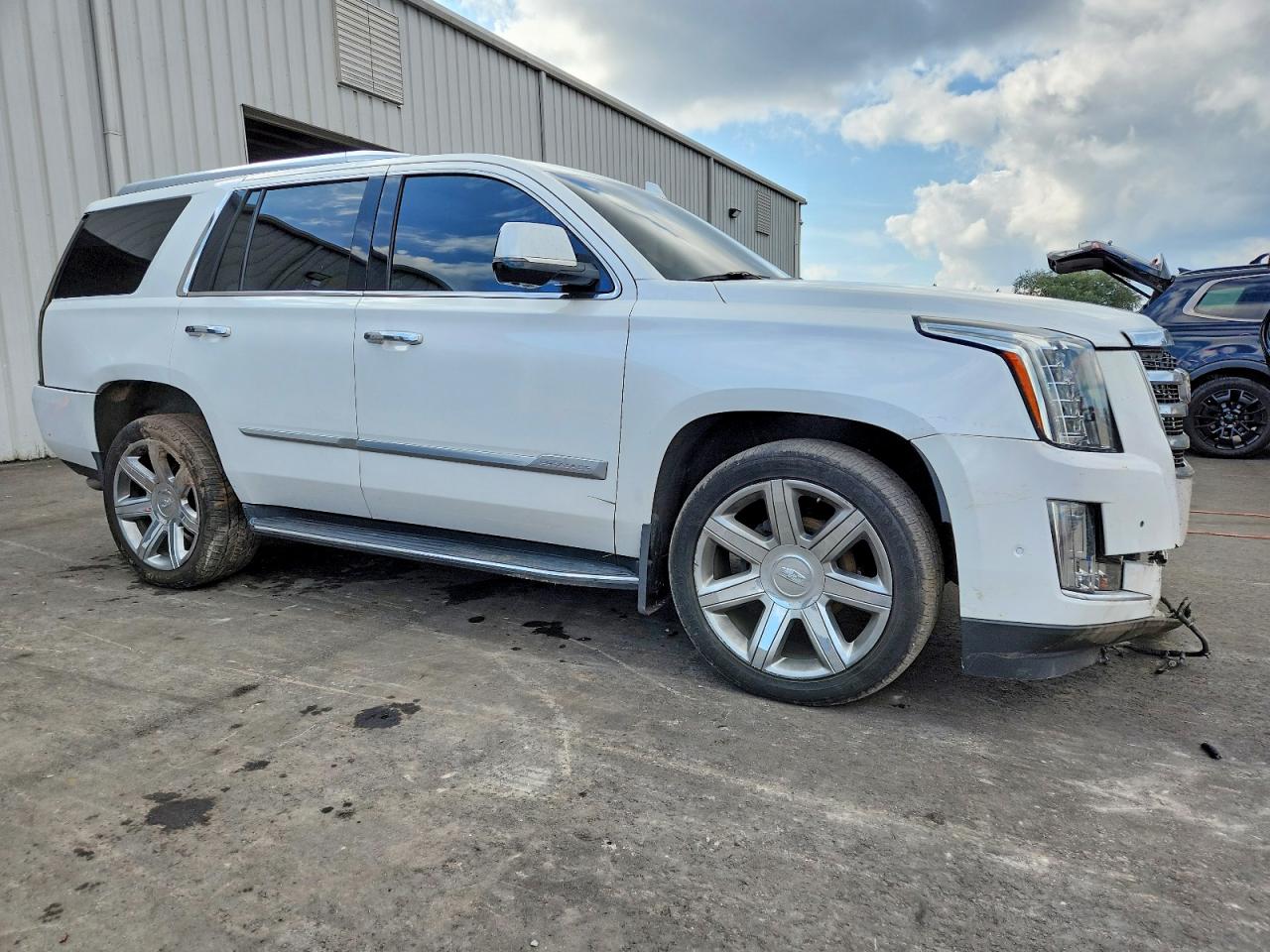 2019 CADILLAC ESCALADE LUXURY photo 4