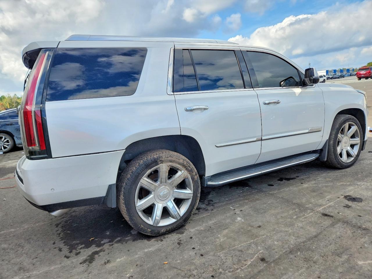 2019 CADILLAC ESCALADE LUXURY photo 3