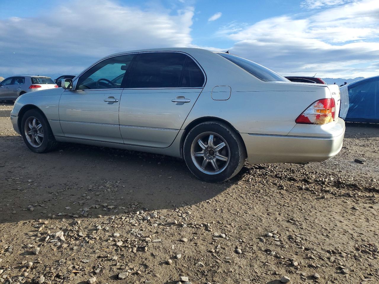 2001 LEXUS LS 430 photo 2