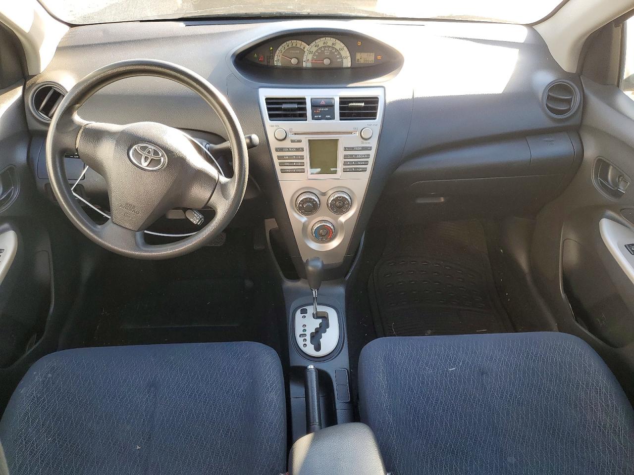 2008 TOYOTA YARIS photo 8