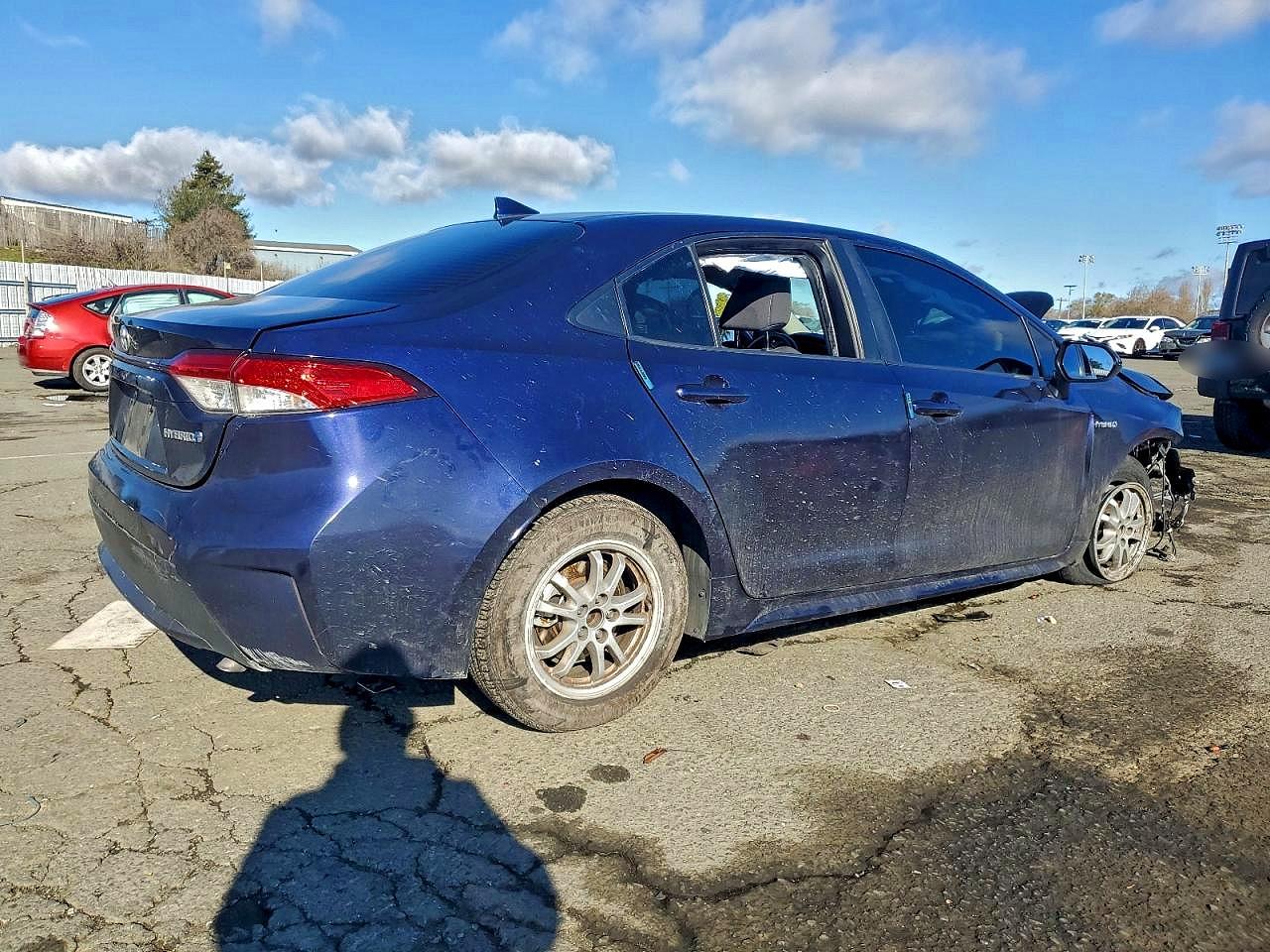 2021 TOYOTA COROLLA LE photo 3