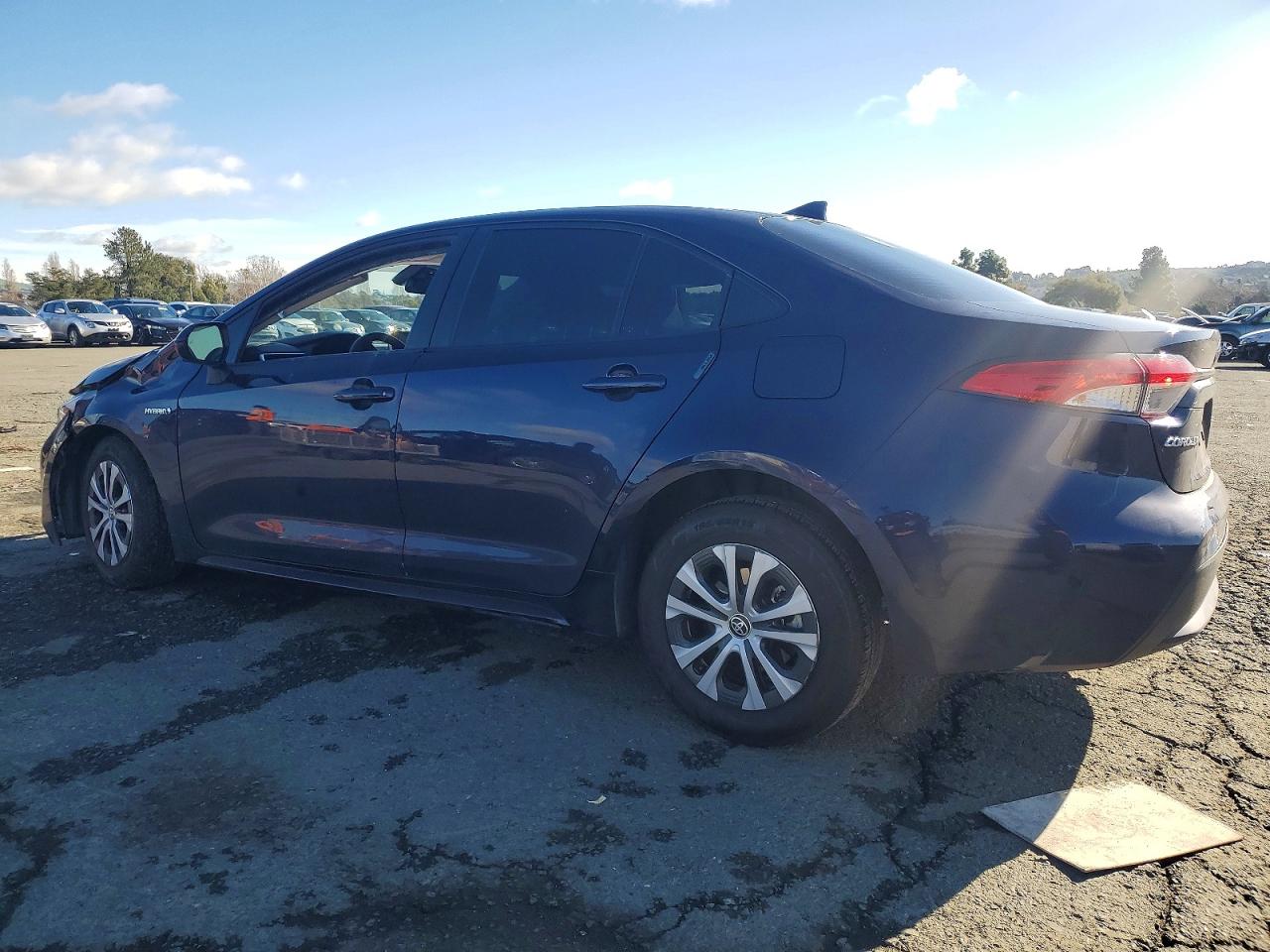 2021 TOYOTA COROLLA LE photo 2