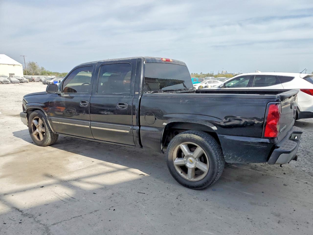 2005 CHEVROLET SILVERADO C1500 photo 2