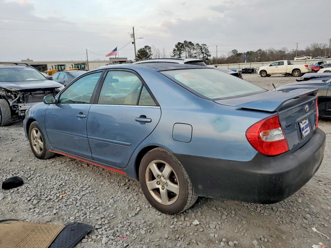 2002 TOYOTA CAMRY LE photo 2