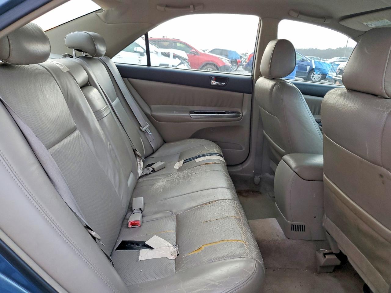 2002 TOYOTA CAMRY LE photo 10