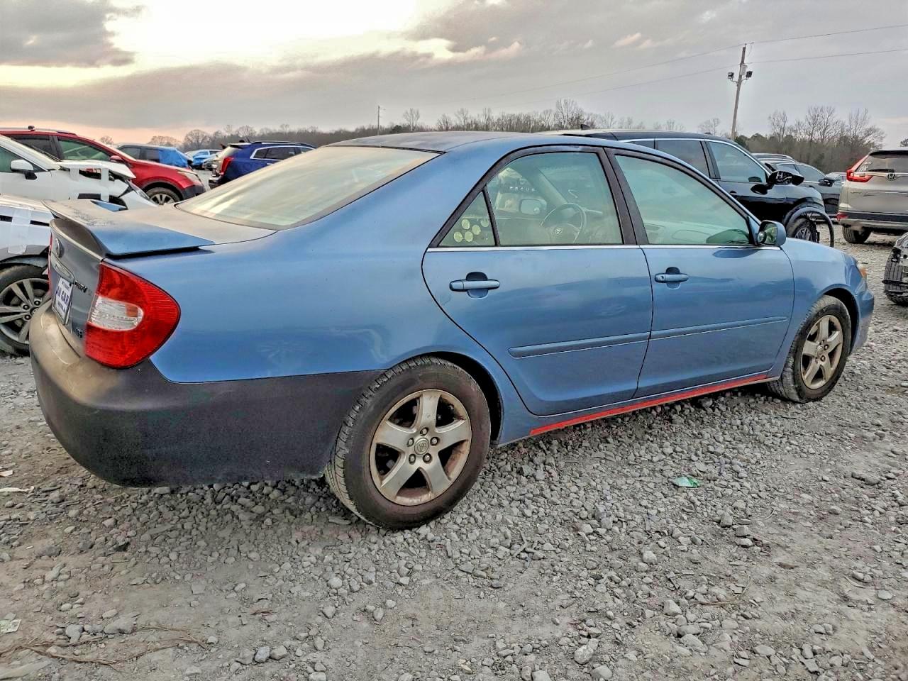 2002 TOYOTA CAMRY LE photo 3