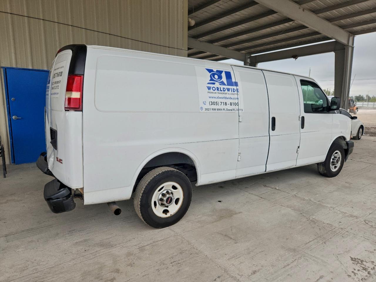 2018 GMC SAVANA G2500 photo 3