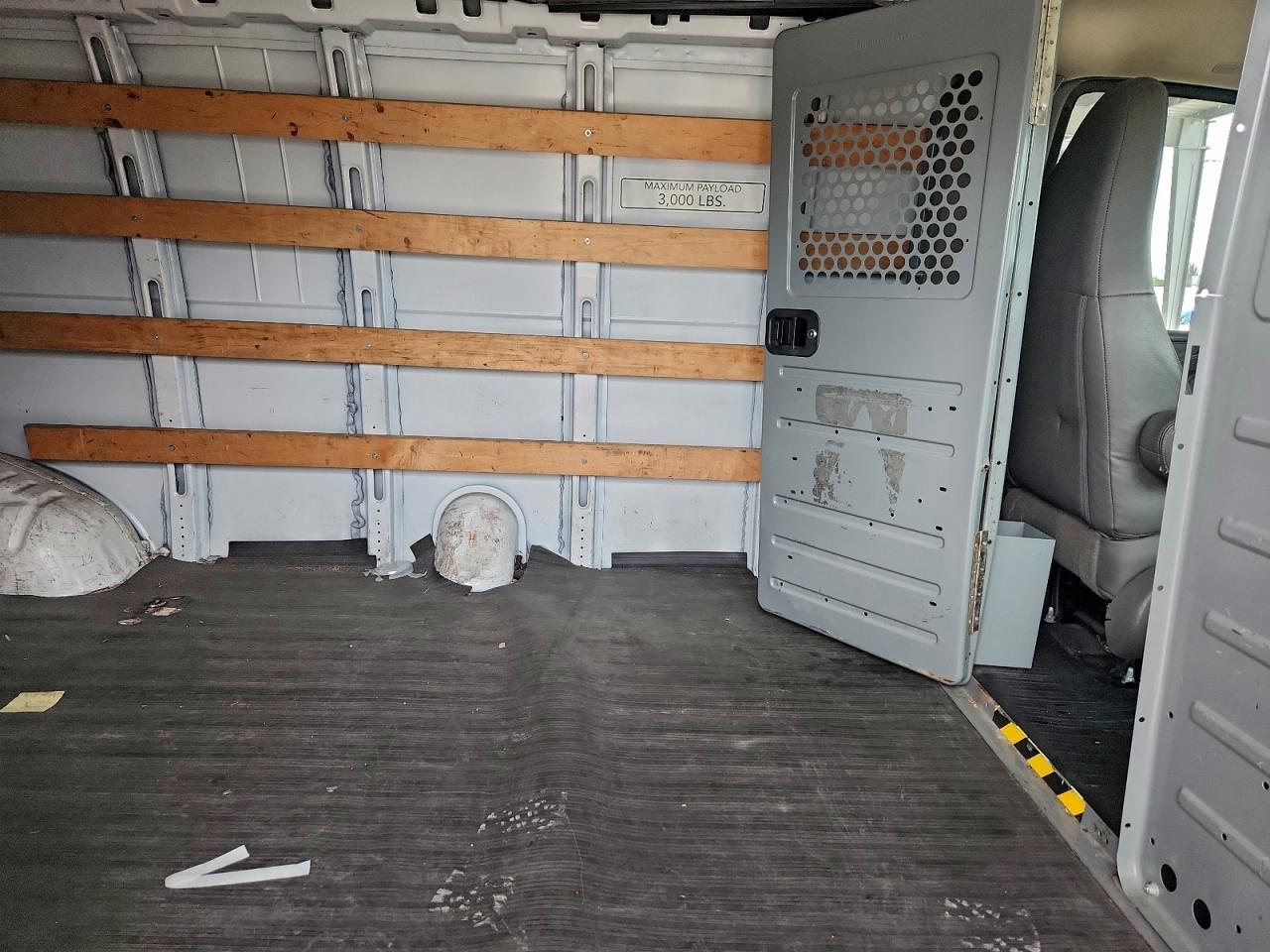 2018 GMC SAVANA G2500 photo 11