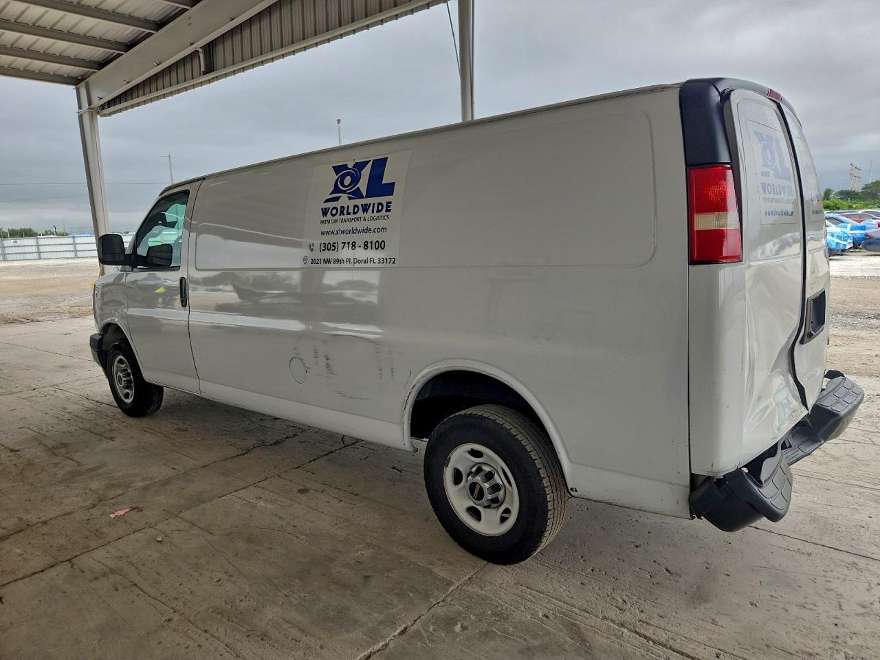 2018 GMC SAVANA G2500 photo 2