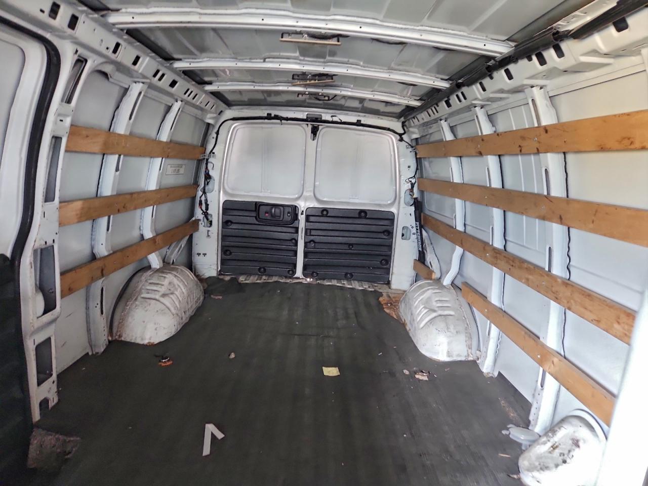 2018 GMC SAVANA G2500 photo 10