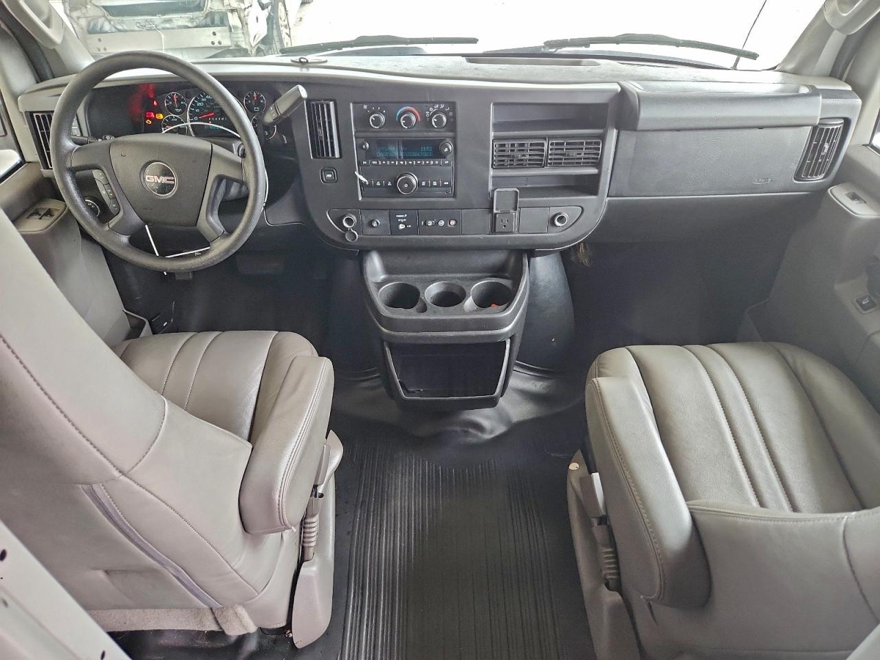 2018 GMC SAVANA G2500 photo 8