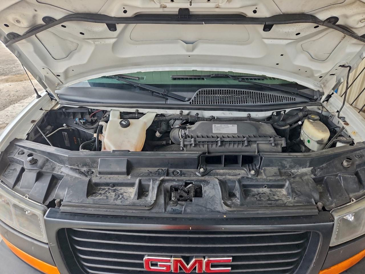 2018 GMC SAVANA G2500 photo 12
