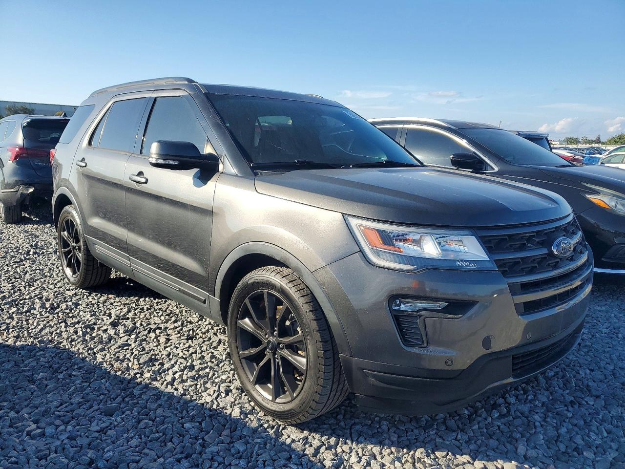 2019 FORD EXPLORER XLT photo 4