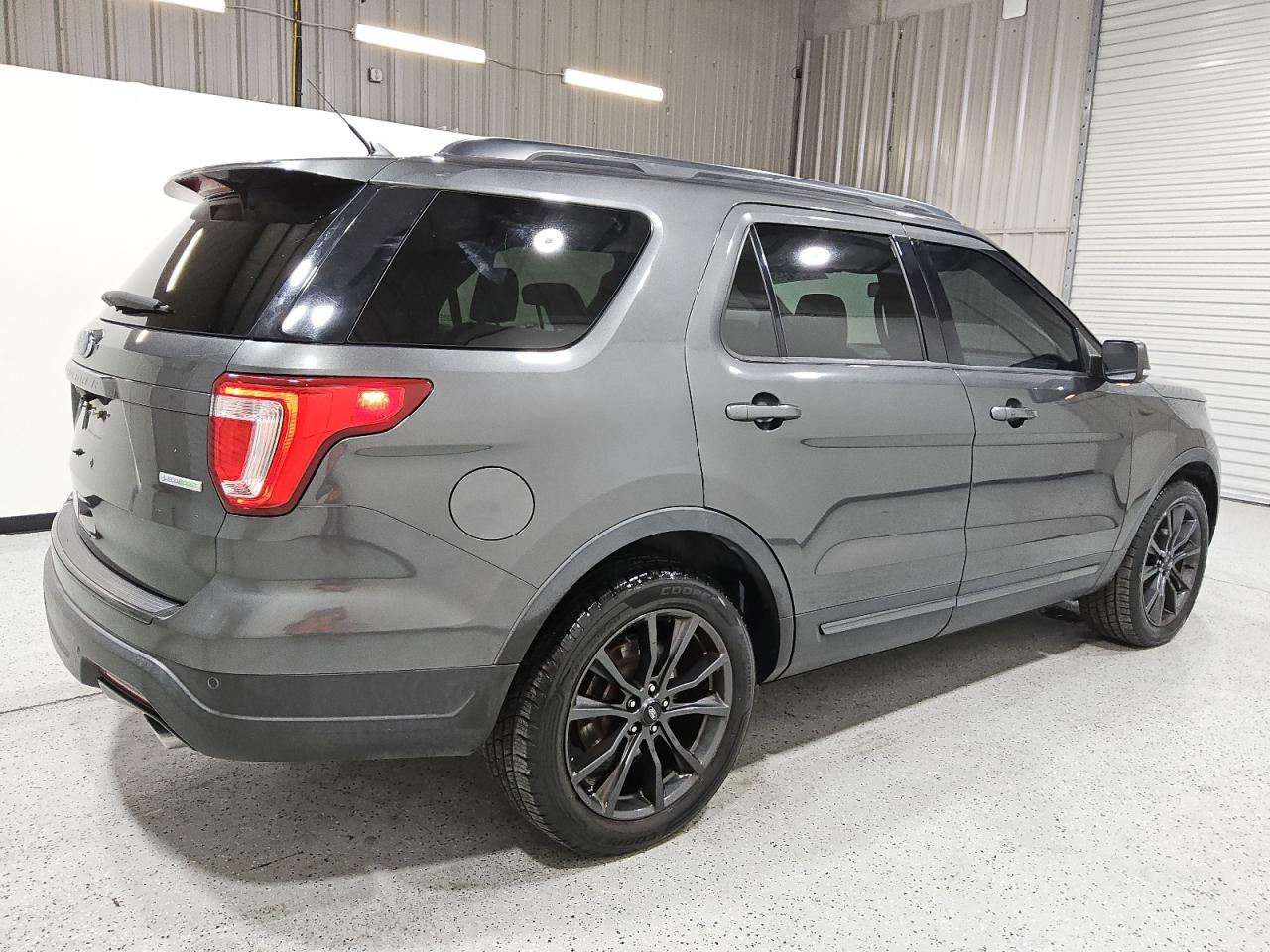 2019 FORD EXPLORER XLT photo 3